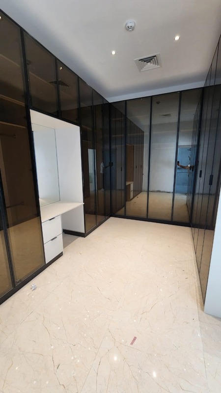 Closet shelving